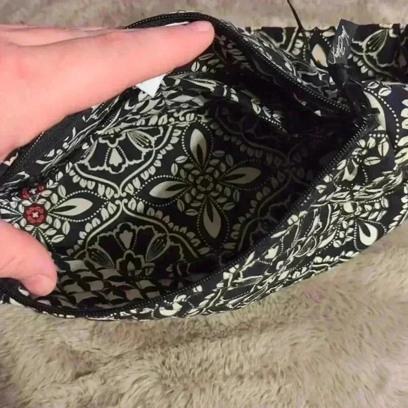 Vera Bradley Barcelona Pattern Maggie Small Shoulder Bag - Picture 4 of 7